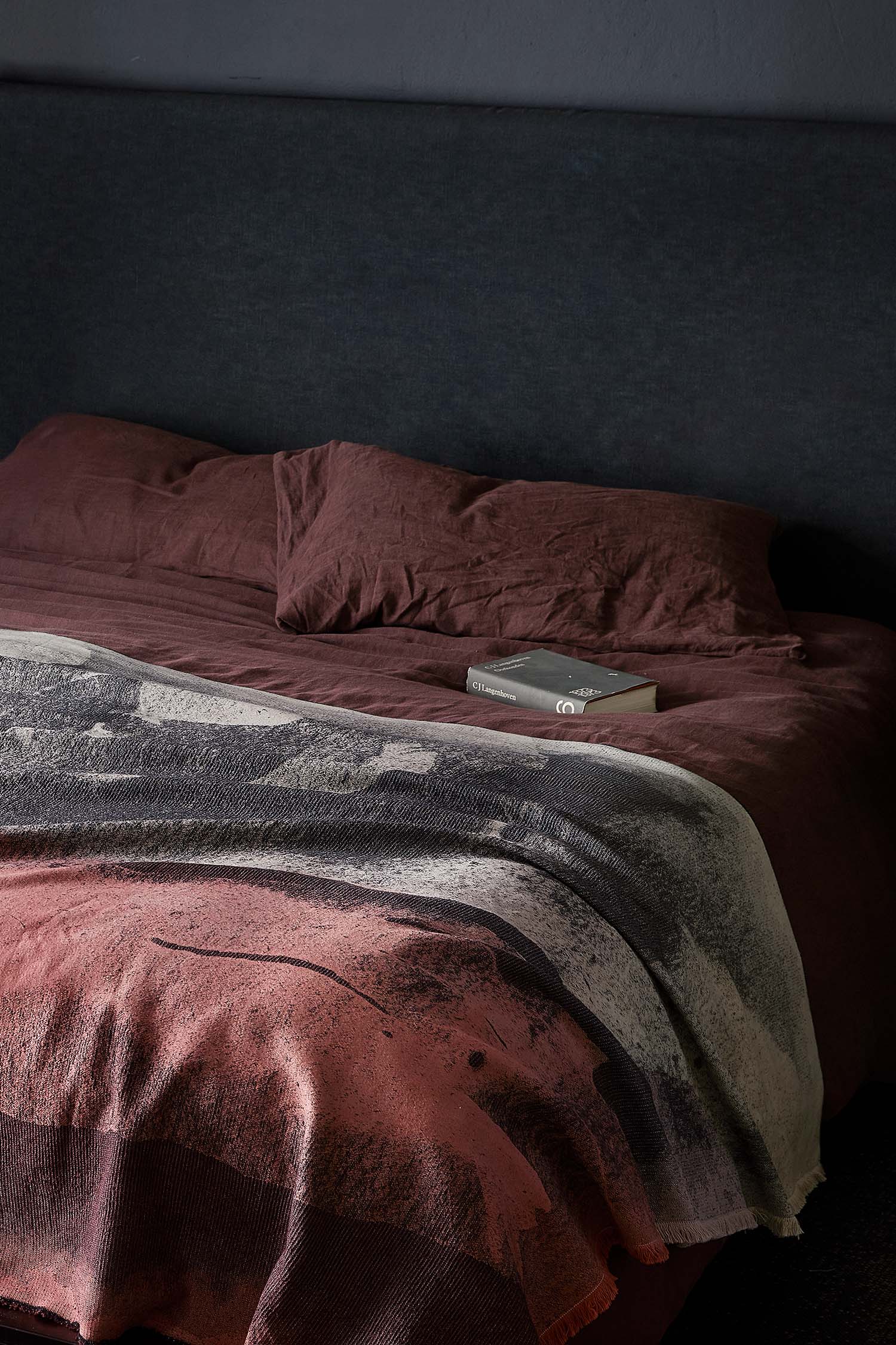 Nitiphyllum Jacquard Throw